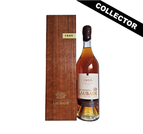 Bas Armagnac 1996 Laubade : millésime élégant, arômes de fruits secs, vanille et bois noble. Une eau‑de‑vie raffinée, longue et parfaitement équilibrée.