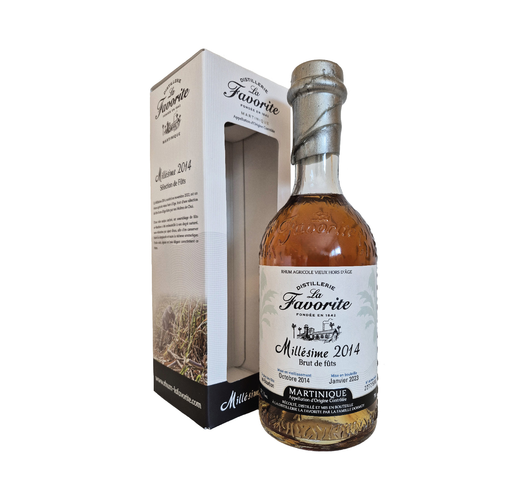 Le millésime 2014 est un rhum agricole hors d’âge, distillé en 2014, puis vieilli environ 8 à 9 ans en fûts ex‑bourbon avant d’être embouteillé en 2023.