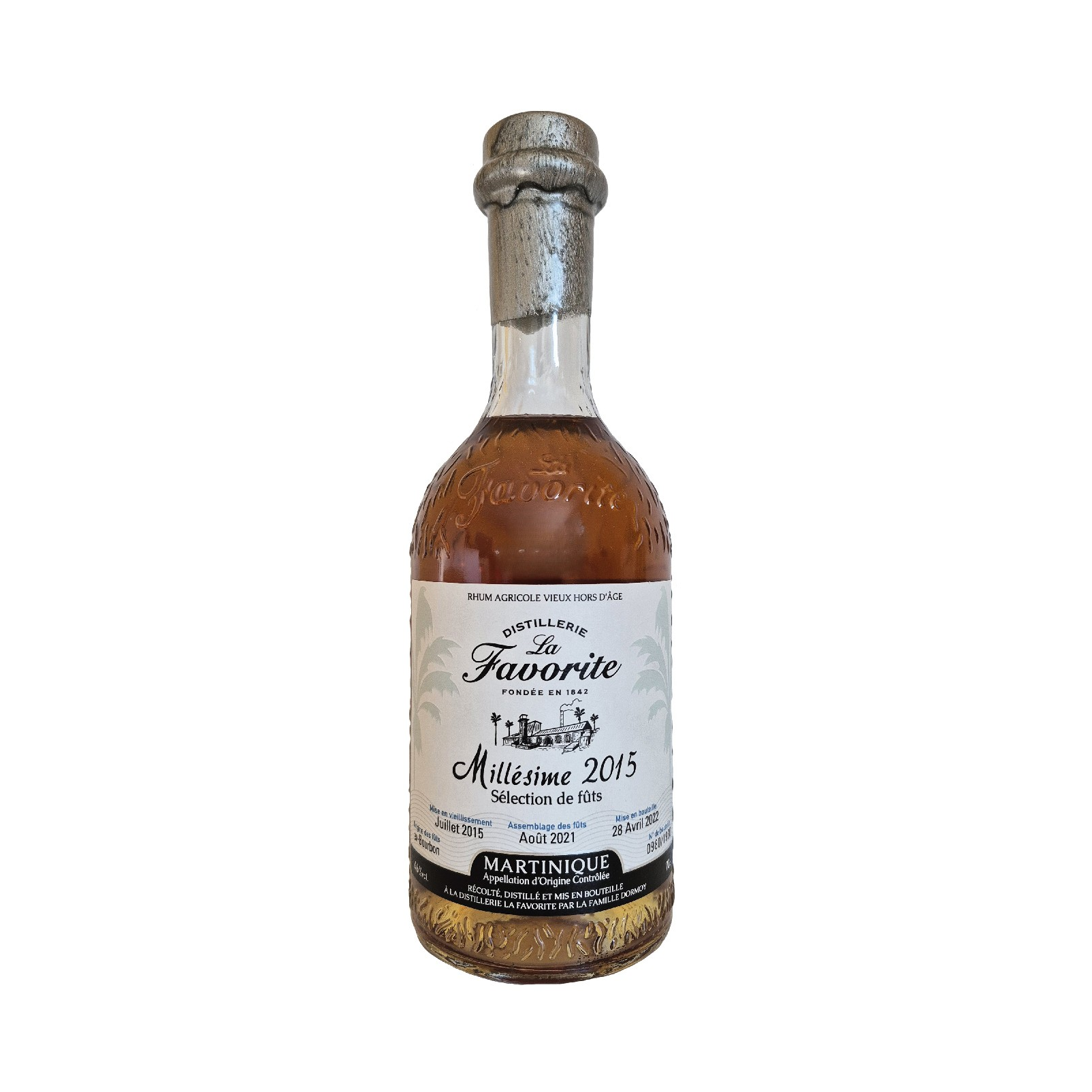 Découvrez La Favorite 2015 – 46% : un rhum vieux rare, fruité et élégant, vieilli en fûts ex‑bourbon. Une cuvée harmonieuse et gourmande, en édition limitée.