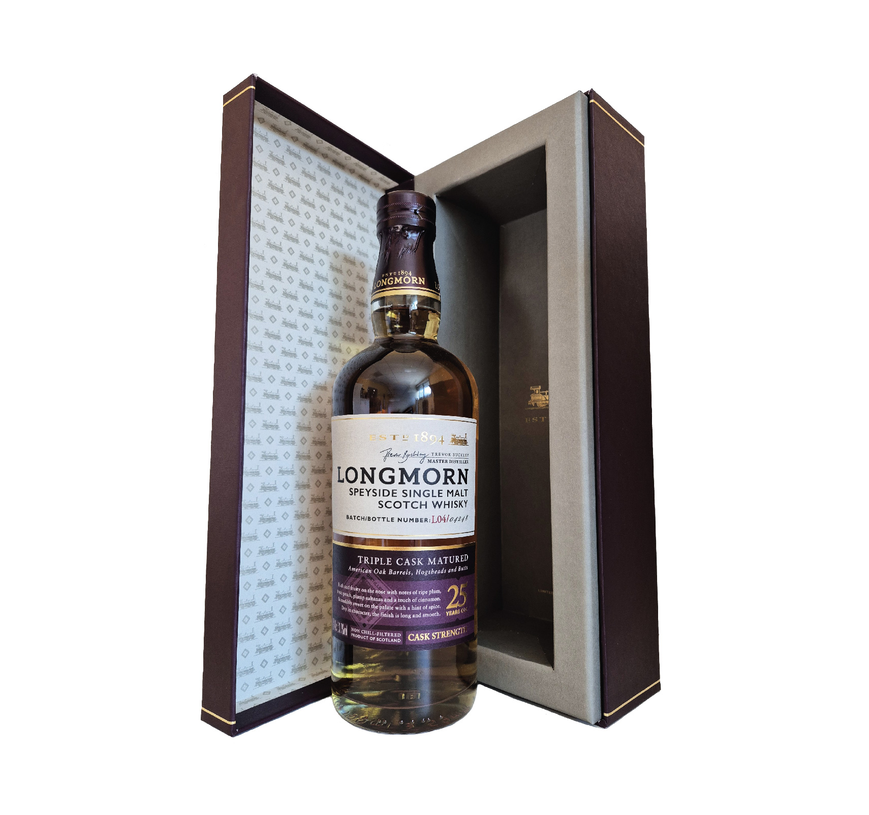 Le Longmorn 25 ans Triple Cask Matured Batch L04 est un single malt officiel, embouteillé à 53,7 %, non filtré à froid, en cask strength