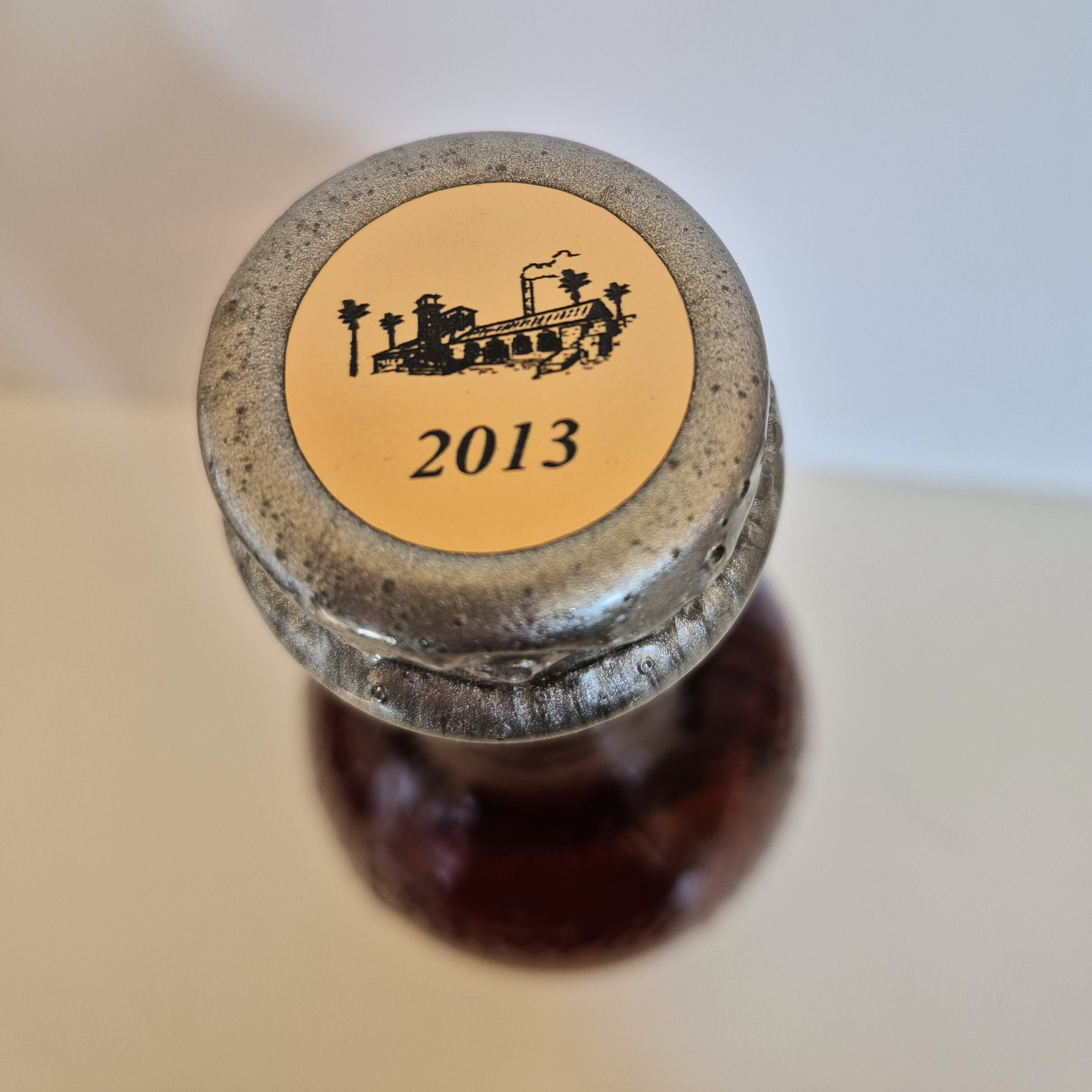 Un rhum agricole brut de fût, fruité et épicé, vieilli près de 9 ans.