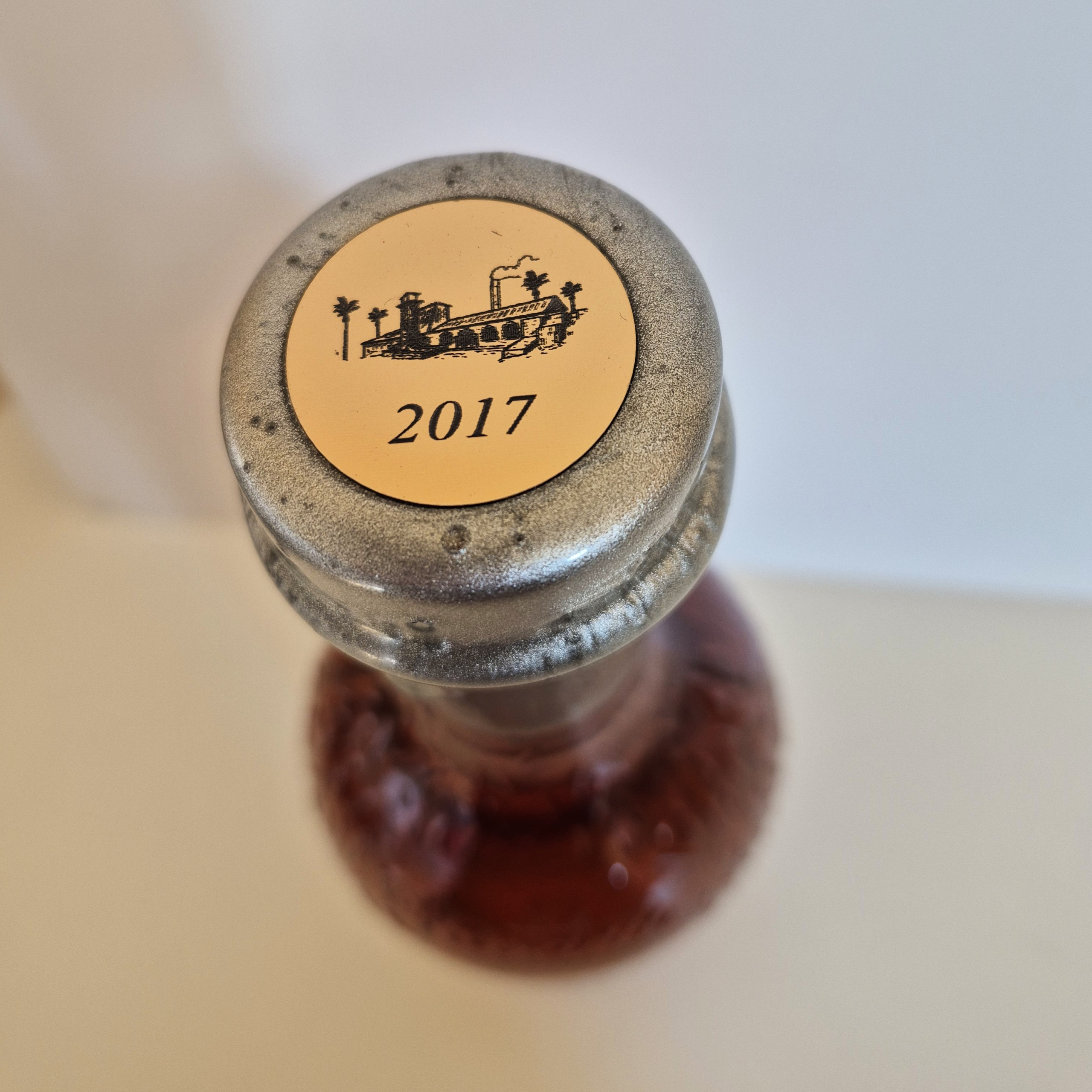 Une cuvée accessible, élégante et très bien équilibrée, parfaite pour les amateurs de rhums vieux gourmands.